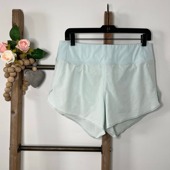 Athleta Pants - Athleta Run With It 3.5" Pale Green Shorts Size Small